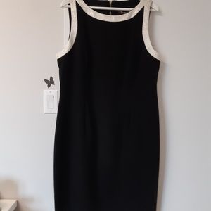 Melanie Lyne Little black dress w White pearl gold